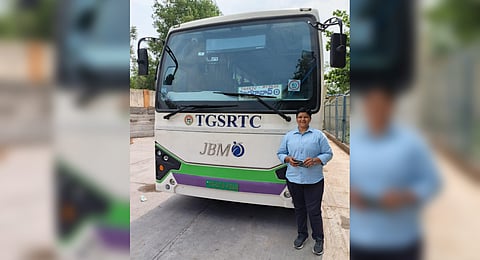 Determined to upgrade her skills, Saritha obtained a heavy vehicle licence and, with help from the Azad Foundation, moved to New Delhi.