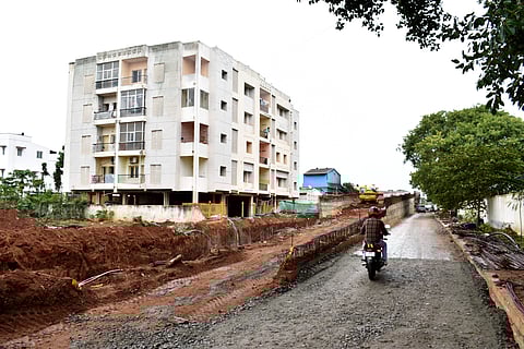 Locals and motorists in and around the Singanallur, SIHS Colony and Ondipudur areas have been irked over the prolonged delay of the completion of the SIHS Colony Rail Overbridge (ROB).