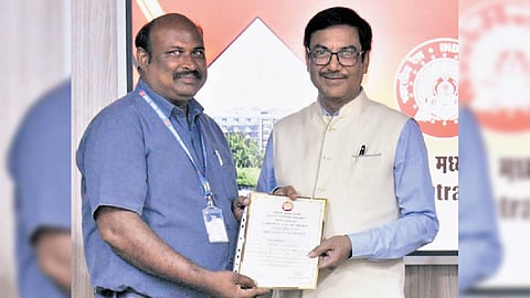 Arun Kumar Jain, General Manager of South Central Railway, presented the General Manager Employee of the Month Safety Awards to three employees of the Vijayawada Division for their exemplary alertness and swift actions in preventing unsafe conditions.