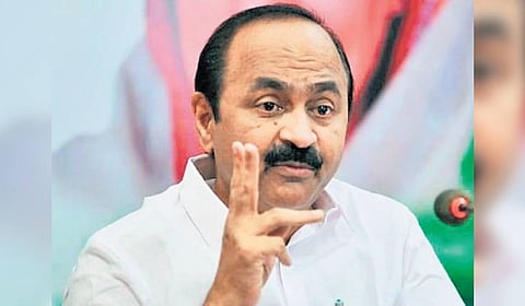 Adding fuel to the campaign, activist Rahul Easwar shared the mobile phone number of Satheesan’s press secretary on fb, urging his followers to call and protest action taken against Mamkootathil.