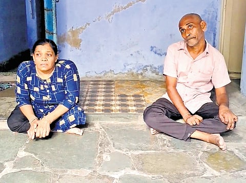 Mamtaben, ever resourceful, began doing intricate mirror work on dresses and sarees from home.