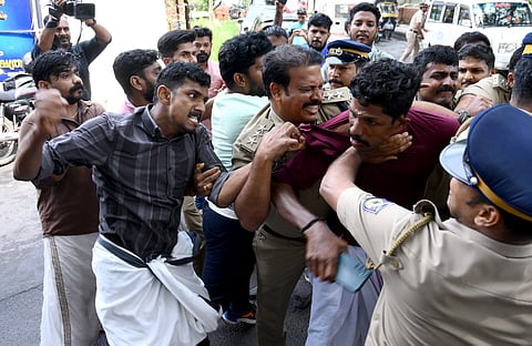 SFI workers attacking Yuva Morcha workers on Saturday at Tali in kozhikode.