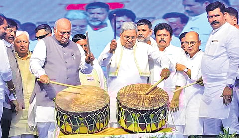 Chief Minister Siddaramaiah and Leader of Opposition in Rajya Sabha and All-India Congress Committee (AICC) president Mallikarjun Kharge during the launch of Rs 936 crore worth development works in Raichur constituency on Monday