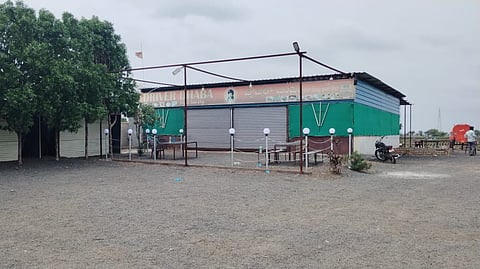 Police sources said around 8–10 miscreants rushed into the dhaba around 11:30 PM on Tuesday and attacked the 3 people with lethal weapons while they were working, and fled the scene.