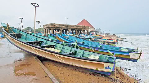 Advancing sea and violent waves pose serious threat to fishing vessels and the ‘Kalmandapam’ at Shankhumukham