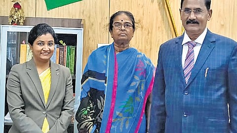 Nagarathnamma (C) with Upa Lokayukta officers