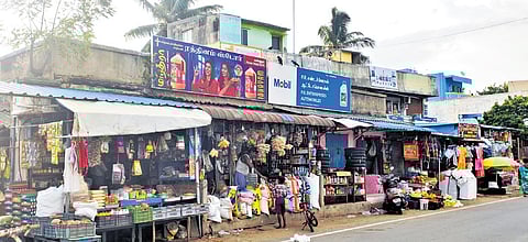 The officials have granted the shopkeepers another week to remove their
structures