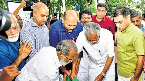 Chief Minister Pinarayi Vijayan plants the 1,00,000th neem sapling at Rajagiri High School, Kalamassery, marking the completion of a two-year-long greening mission led by Sriman Narayanan’s ‘Ente Gramam Gandhi Jeevitham Mission’