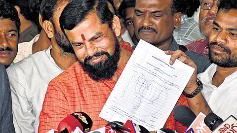 BJP MLA Raja Singh shows his resignation letter to the media