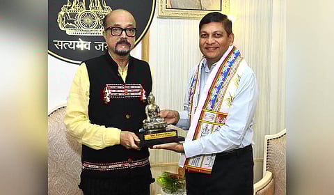 Governor Ramen Deka extending his warm wishes to Chhattisgarh Chief Secretary who was to retire on Monday.