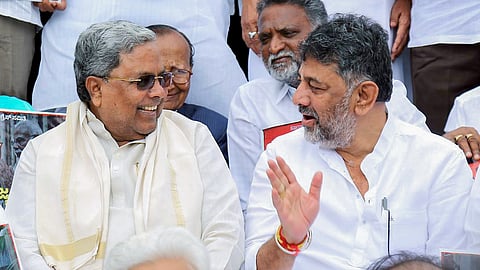 Karnataka Chief Minister Siddaramaiah (L) with Deputy Chief Minister and Karnataka Congress chief DK Shivakumar.