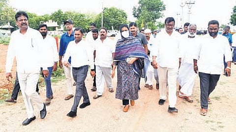Prakasam district Collector A Thameem Ansariya along with the Joint Collector R Gopala Krishna, MLA Kandula Narayana Reddy.