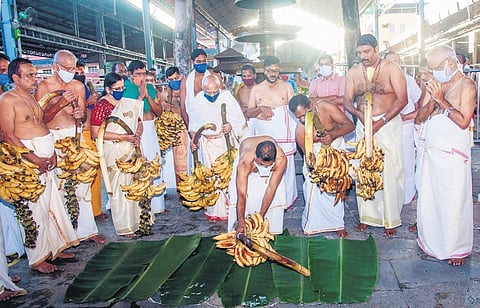 Kazhchakkula offering at Guruvayur on Uthradam day before Onam