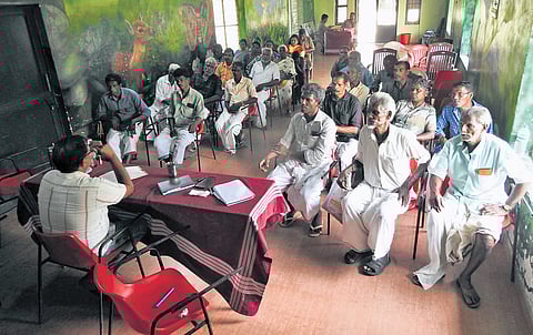 People from tribal hamlets sharing their traditional knowledge with forest officials