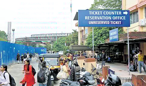 A view of the nearby Metro viaduct from the Ernakulam South station.
