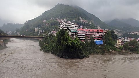 Heavy rain batters Himachal Pradesh, triggering landslides that have blocked the Chandigarh–Manali highway at multiple points and cut off access to Kasauli, with over 401 roads closed across the state.