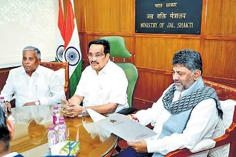 Deputy Chief Minister DK Shivakumar in conversation with Union Jal Shakti Minister CR Patil in New Delhi on Tuesday. Union MoS V Somanna looks on.