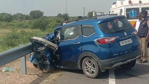 Four people died and two others sustained injuries in a collision between a car and a mini truck on the Thanjavur–Kumbakonam road.