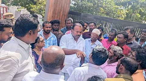 Thoothukudi corporation mayor Jegan N Periysamy pacifying the conservancy workers.