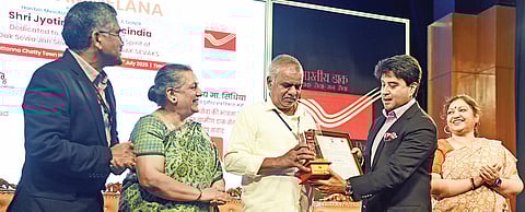 Union Minister of Communications Jyotiraditya Scindia felicitates Gramin Dak Sevak (GDS) Nagarajappa during a GDS sammelana at Town Hall in Bengaluru, on Thursday.