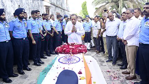 At the Sirohi airstrip, several dignitaries paid their last respects, including SP Anil Kumar Beniwal, DSP Mukesh Chaudhary, MP Lumbaram Chaudhary, BJP District President Dr Raksha Bhandari, the Sub-Divisional Officer, and local ex-servicemen.