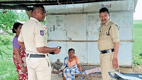78-year-old Badramma takes shelter at the Rythu Vedika in Bupathipet village