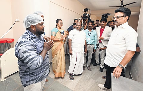 Chief Minister MK Stalin interacting with a staff during his inspection at a Social Justice Hostel for college students at Kidarankondan in Tiruvarur