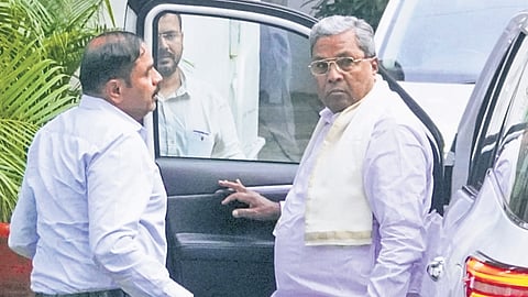 Chief Minister Siddaramaiah arrive at the residence of AICC General Secretary Randeep Singh Surjewala in New Delhi on Thursday.