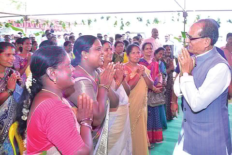 Union Minister for Agriculture Shivaraj Singh Chouhan interacts with members of SHGs in Puttaparthi.