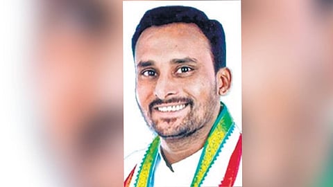 Congress MLA Vijayanand Kashappanavar