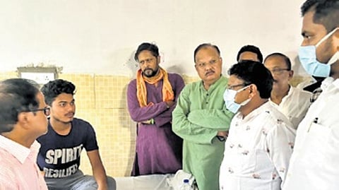 Health min Mukesh Mahaling and Higher Edu min Suryabanshi Suraj taking stock of students’ health condition