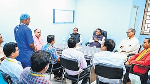 CM Mohan Charan Majhi discussing with AIIMS doctors on health condition of Soumyashree Bisi