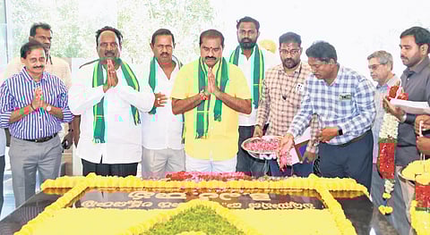 Water Resources Minister Nimmala Ramanaidu paid floral tributes to Dr KL Rao’s statue on his 124th birth anniversary in Vijayawada on Tuesday
