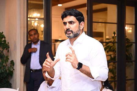During the meeting, Lokesh instructed authorities to initiate the second phase of house site distribution, targeting 2,000 eligible families residing on government lands for decades