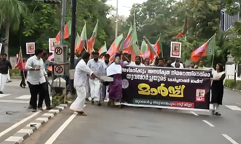 The march of the Yuva Morcha, the youth wing of the BJP, to the corporation office also turned violent.