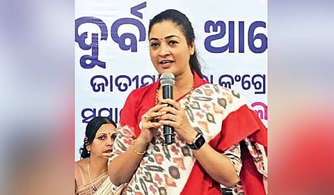 Alka Lamba addressing mediapersons at Congress Bhawan in Bhubaneswar
