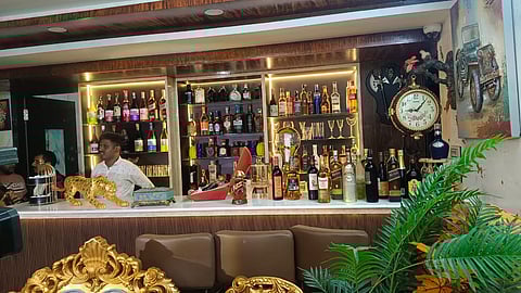 Roshan Saldanha created an illusion of power and success through his luxurious bungalow, built the trust of businessmen and industrialists.