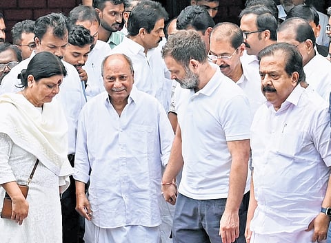 Leader of Opposition in Lok Sabha Rahul Gandhi with A K Antony after visiting the senior leader at his residence in Thiruvananthapuram on Friday. Deepa Dasmunshi, Ramesh Chennithala and other Congress leaders are also seen