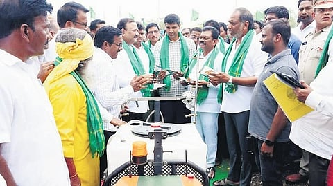 AP Energy Minister Gottipati Ravi Kumar during the inauguration of the Kisan Mela Mahotsav at Nadikudi Market Yard in Gurazala constituency of Palnadu district.
