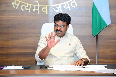 Bapatla district collector J Venakta Murali interacting with farmers from Muttupalli villages.