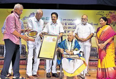 Annavarapu Ramaswamy being conferred the Srimati Vasantha Varaprasad Reddy Sangeetha Ratna’ award in recognition of his contributions to Carnatic music on Sunday