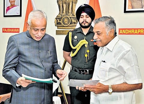 Prof. Yarlagadda Lakshmi Prasad met Governor Abdul Nazeer at Raj Bhavan