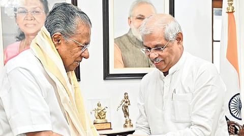 Governor Rajendra Arlekar greets Chief Minister Pinarayi Vijayan
at Raj Bhavan in Thiruvananthapuram on Sunday.