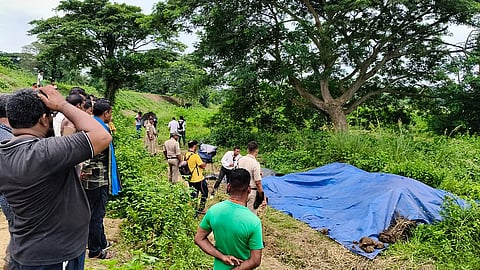 Initial investigation suggested that the girl went to the area to meet a friend when at least three youths suddenly attacked her. She was doused with inflammable substance and set afire. Then they the fled the area.