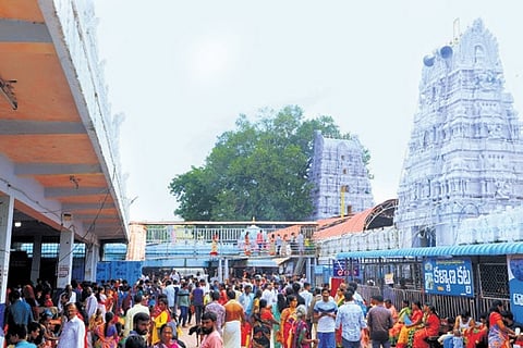 The temple extension is being carried out under the guidance of Sringeri seer Sri Vidhushekara Bharati and the Sri Rajarajeshwara Alaya Parirakshana Samiti.