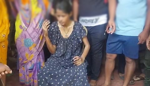 After being set afire, the 15-year-old victim managed to slip out of the clutches of the three perpetrators and ran towards a house.