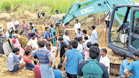 Srikakulam Residents of Pathooru village prevented illegal sand mining, injured victims of the village in an attack by mining mafia, officials concerned inspecting the spot.