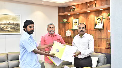 In addition, the collector also handed over Rs 10,000 each to Manikandan and his wife, who is also a person with disability, as immediate financial assistance