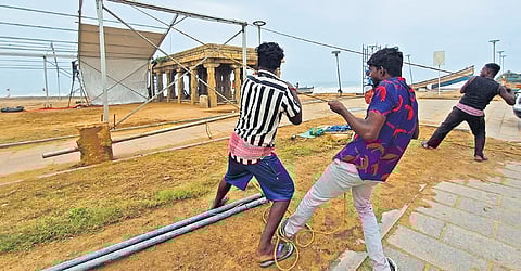 Workers putting up temporary sheds at the Shankumugham beach to host the annual Vavu Bali ritual on Thursday