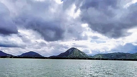To mark the birth anniversary of Rajendra Chola, Rs 12 crore
will be spent on renovating Ponneri lake in Ariyalur